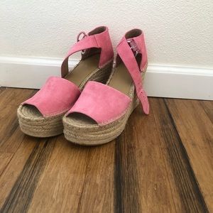 Marc Fisher Pink Suede Wedge (like new) 💕🌸